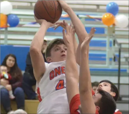  ??  ?? Hunter West of Oneida goes up for a basket against VVS in a TVL matchup in 2020.