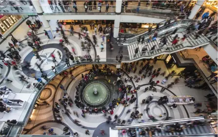  ?? POSTMEDIA FILE PHOTO ?? Holiday shoppers pack the Eaton Centre in Toronto in this file photo. If you want to avoid the crowds, try online shopping, advises Ray Saitz.