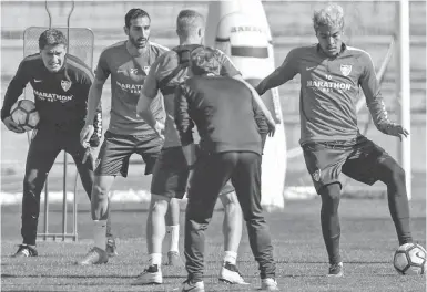  ?? Foto: FC Málaga ?? Trainer Míchel achtete beim Training auf jede kleine Bewegung.