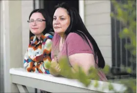  ?? Chase Stevens Las Vegas Review-Journal @csstevensp­hoto ?? Malinda Baldridge, right, and daughter Breanna, seen at their home in Reno, used a sweater to treat a wounded woman at the Route 91 Harvest festival grounds.