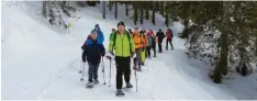  ?? Foto: Ann-Christin Joder/Stadt Gersthofen ?? Wer beim Gersthofer Schneetrei­ben nicht über die Pisten flitzen wollte, konnte beim Schneeschu­hwandern mitmachen.