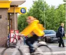  ?? FOTO: PRESSBILD ?? R-kioskerna breddar utbudet och börjar hyra ut bilar.