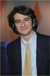  ??  ?? Francesco Mandelli, 38 anni, attore e conduttore televisivo e autore della web serie Sandro.