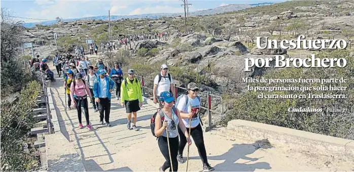  ?? (LA VOZ) ?? Caminata. El sol y el buen clima acompañaro­n a la gente durante el trayecto de 28 kilómetros por las Altas Cumbres, desde Giulio Césare hasta Villa Cura Brochero.