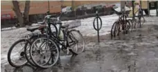  ?? JACK LAKEY/TORONTO STAR ?? A total of six abandoned bikes are fastened to bicycle-locking rings in Tichester Park, near Bathurst St. and St. Clair Ave. W. With spring on the way and more people cycling, the locking rings could be put to better use.