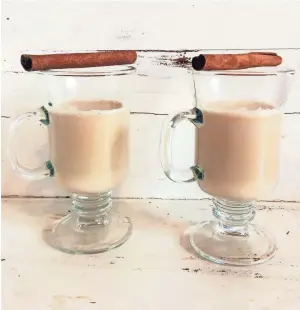  ??  ?? The Dirty Chai Toddy is a chai latte meets espresso meets booze.