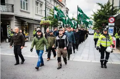  ?? ARKIVFOTO: MARTINSEN, JARLE ?? Lørdag 29. juli marsjerte nazister i Markens. Nå varsler politiet at det blir nye avhør av flere nazi-ledere.