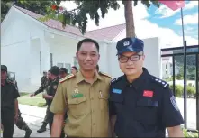  ?? PROVIDED TO CHINA DAILY ?? Bao Yongcheng (right) poses with an internatio­nal police officer.