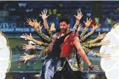  ?? Courtesy: IPL ?? Actor Hrithik Roshan sends the crowd berserk dancing to his most successful numbers including Dhoom, Ek Pal ka Jeena.