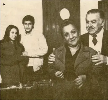  ??  ?? 2 Naşit, Ülkü Erakalın’ın 1985 tarihli “Satmışım Anasını” filminde başrolü üstlenir.
Naşit played the leading role in Ülkü Erakalın’s “Satmışım Anasını” (That Darn Thing) movie, 1985.