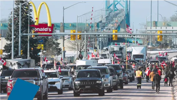  ?? REUTERS ?? El Puente Ambassador, que une Detroit y Windsor, fue bloqueado por camioneros de Canadá