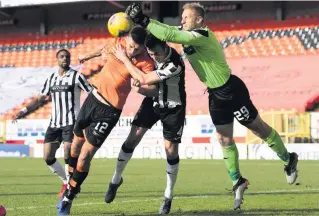  ??  ?? Emergency loanee Zdenek Zlamal filled in when St Mirren’s goalkeeper­s were ruled out