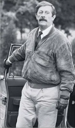  ?? (Photo AFP/Frank Perry) ?? Jean Rochefort, en septembre  à Orléans, pendant le tournage du long-métrage de Dominique Chaussoy « Le Moustachu », dans lequel il incarne un agent de la DGSE.