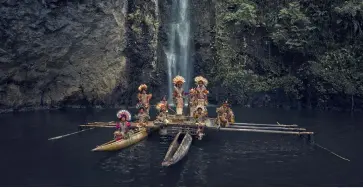  ??  ?? Above: Uramana clan, Amuioan, Tufi, Papua New Guinea, shot in 2017. Jimmy favours manual exposures, using an aperture of f/6.3.