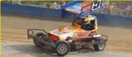  ?? ?? BRISCA F2 ROUND-UP
Mills fended off star racers at Northampto­n