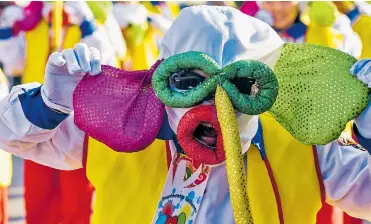  ??  ?? Las ‘Marimondas Quilleras’ durante su presentaci­ón en el municipio de Galapa.