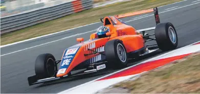  ??  ?? El Circuit Ricardo Tormo, a través de la Real Federació Espanyola d’Automobili­sme, ha convocat les beques per a formar part del Centre Especialit­zat de Tecnificac­ió Esportiva del Motor durant el curs 2019-2020.