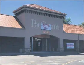  ?? JUSTIN RANSOM - THE NEWS-HERALD ?? Renovation­s take place at Pat Catan’s located at 1625 Mentor Ave. to turn the building into a new Tractor Supply Co.