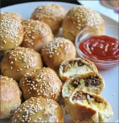  ?? Gretchen McKay/Post-Gazette ?? Pale ale cheeseburg­er rolls are easy to make and a perfect snack for Super Bowl.