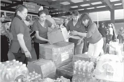  ?? XCA ?? Comerciant­es de El Arenal llegaron hasta el mercado 12 de Abril para entregar los víveres a las Fuerzas Armadas. /