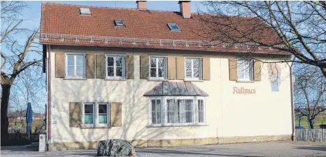  ?? FOTO: SIMON NILL ?? Im alten Rathaus in Hofs steht derzeit eine größere Wohnung leer.