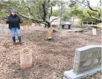  ?? JEFF HAMPTON/STAFF ?? Avon resident Dawn Taylor and others worked for years to clear this cemetery on her father’s property.