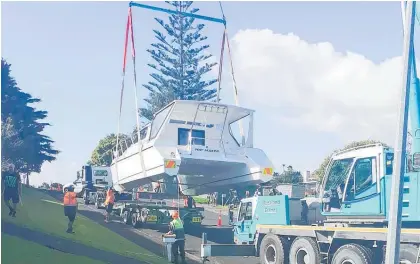  ?? Photo / Malcolm Steedman ?? The catamaran is loaded on to a truck on Hellyers St, Beach Haven, after its makeover.