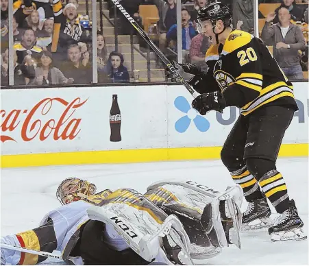  ?? STAFF PHOTO BY MATT STONE ?? NET GAIN: Riley Nash scores during the Bruins' 2-1 win over the Vegas Golden Knights last night at the Garden.