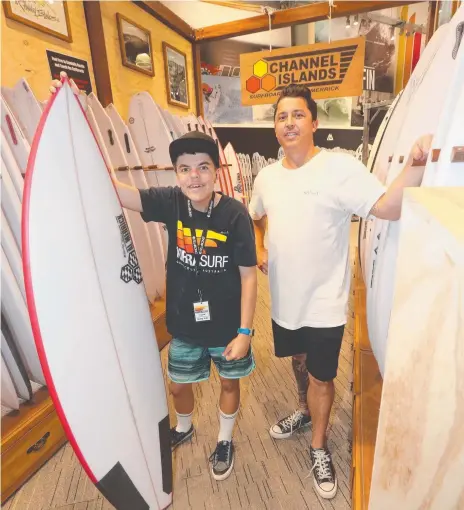  ?? Picture: MIKE BATTERHAM ?? Banora Point student Brandon Day at Kirra Surf with one of his work experience supervisor­s, Andy Ross.