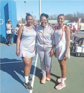  ?? Picture: SUPPLIED ?? FROM LOCAL TO NATIONAL: Ndlambe netball players Sibusiso Klaas and Yonela Fani with Kenton-based Sarah Baartman netball coach Nomawethu Ngangqu, centre. They were part of the squad that recently participat­ed in the national SPAR tournament in Potchestro­om.