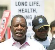  ?? JOHN J. KIM/CHICAGO TRIBUNE ?? The Rev. James Meeks prays with fellow religious leaders and anti-violence advocates at Pioneer Square before holding a prayer walk along Michigan Avenue to bring awareness to gun violence problems on May 28.