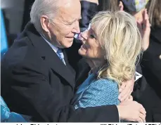  ??  ?? | Joe Biden junto a su esposa., Jill Biden. (Foto: AFP) |