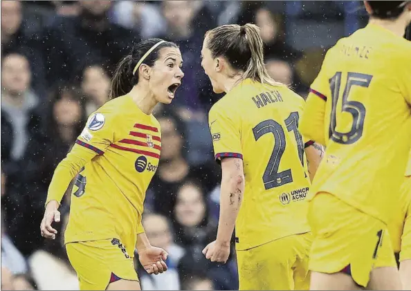  ?? FOTO: AP / LAPRESSEY ?? Aitana Bonmatí estalló de alegría tras el 0-1 porque su gol igualaba la eliminator­ia y acercaba una remontada que llegó tras un penalti que cometieron sobre ella misma