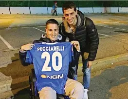  ??  ?? Una foto che risale al giorno di Empoli-Carpi: Federico Zini con Manuel Pucciarell­i