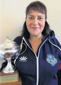  ?? PHOTO: SUPPLIED ?? Dedicated to her sport . . . Cromwell rugby stalwart Paula Clark and her volunteer of the year award.