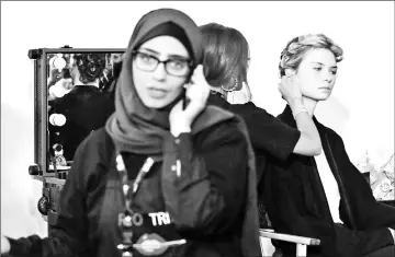  ??  ?? A Saudi makeup artist preps a model backstage during the first Arab Fashion Week in Riyadh.