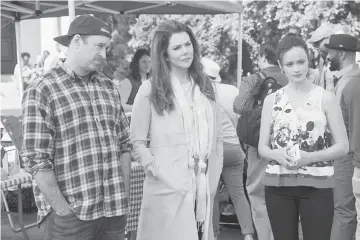  ??  ?? Luke, Lorelai and Rory, together again. — Photo courtesy of Netflix