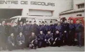  ?? (Photo C.B.) ?? Le corps des Sapeurs-pompiers. Joseph Bernardi est debout, septième en partant de la gauche.