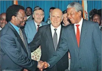  ?? Photo: Keith Schamotta/getty Images ?? Deal maker: Then president FW de Klerk, ANC leader Nelson Mandela (right) and IFP leader Mangosuthu Buthelezi after reaching an agreement on the establishm­ent of the Ingonyama Trust days before the 1994 elections.
