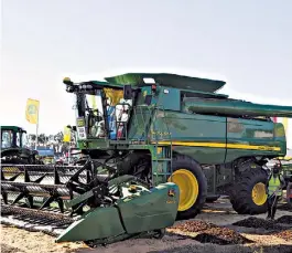  ??  ?? John Deere. Mostrará las cosechador­as Serie S, fabricadas en Santa Fe.