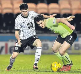  ?? Picture: SNS Group. ?? St Mirren’s Cammy Smith closes in on John McGinn of Hibs.