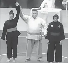  ??  ?? Sarawak’s Cynthia Li Ying Ci (left, red band) advanced to the silat finals after beating Amira Izwana (in blue) 5-0 in B category Putri Class.