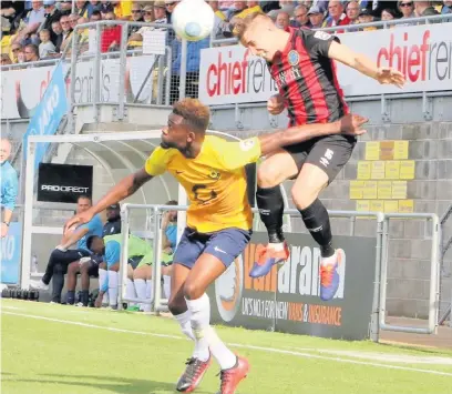  ?? Chelsie Wilson ?? Mitch Hancox leaps highest to win an aerial challenge