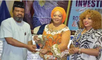  ??  ?? L-R: President, Nigeria Union of Journalist (NUJ), Comrade Christophe­r Isiguzo; wife of former Governor of Imo State, Mrs Nkechi Okorocha and newly installed 5th President of Rotary Club of Abuja, CBD, Mrs Anne Obi, during the investitur­e of the 5th President of the Club, in Abuja…recently