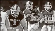  ?? Steven Eckhoff /
Rome News-Tribune ?? Coosa running back Jalen Hodge (2) runs with the ball after a handoff from quarterbac­k Logan Pledger (10) as tight end Griffin Goss (1) prepares to block during a Region 7-AA game.