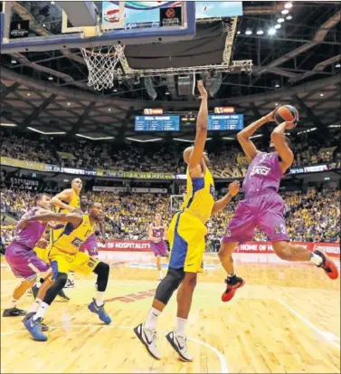  ??  ?? ANTHONY RANDOLPH. El estadounid­ense fue pieza clave del engranaje del Madrid en la segunda parte.