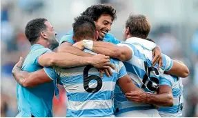  ?? GETTY ?? Argentina players celebrate their historic 25-15 victory in Sydney last night. It is the first time the Pumas have beaten the All Blacks.