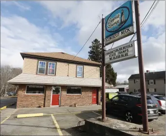  ?? PHOTO BY PAUL CONNORS — MEDIA NEWS GROUP/BOSTON HERALD ?? The facade of the Bayside Lounge where police shot and killed former interim New Bedford fire chief Paul Coderre in Fairhaven, Massachuse­tts.