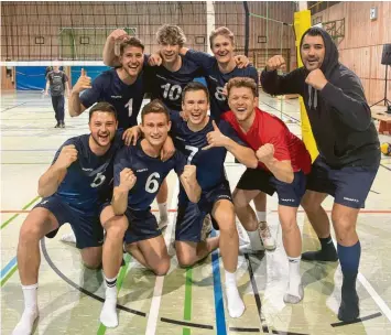  ?? Foto: Scherer ?? Die Volleyball­er des SVS Türkheim bejubeln eine 2:3-Niederlage in Röttingen, weil damit der vorzeitige Klassenerh­alt in trockenen Tüchern ist.