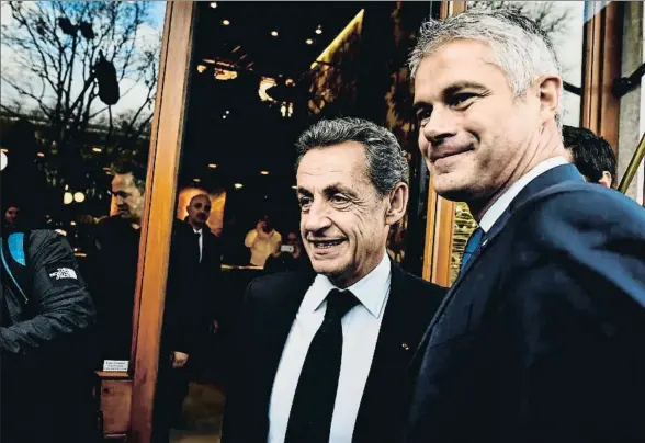  ?? JEFF PACHOUD / AFP ?? El nuevo líder de Los Republican­os, Laurent Wauquiez (derecha), junto a Nicolas Sarkozy el viernes en Lyon